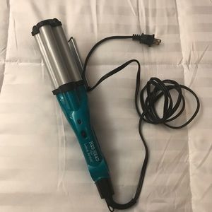 Bed head wave artist